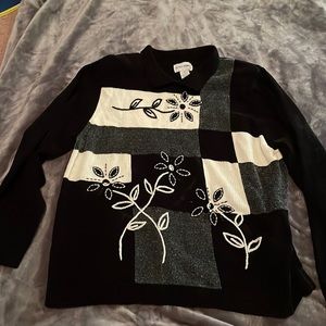 Colorblock sweater with embroidered flowers